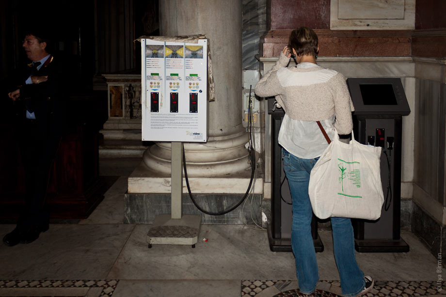 В церкви Санта-Марии-Маджора установлен прекрасный автомат по сбору денег
