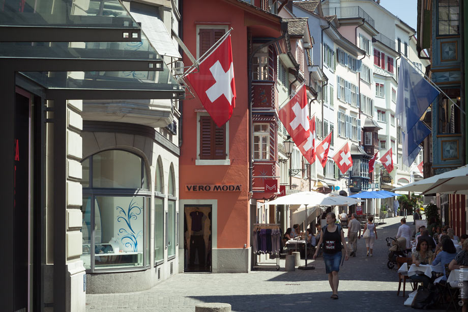 Кругом флаги в Цюрихе