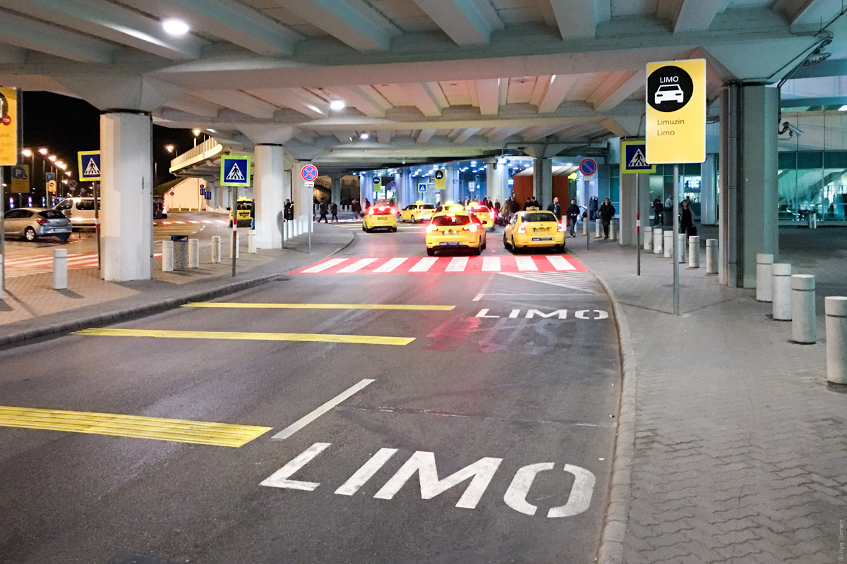 А в аэропорту Будапешта есть специальное место для остановки лимузинов