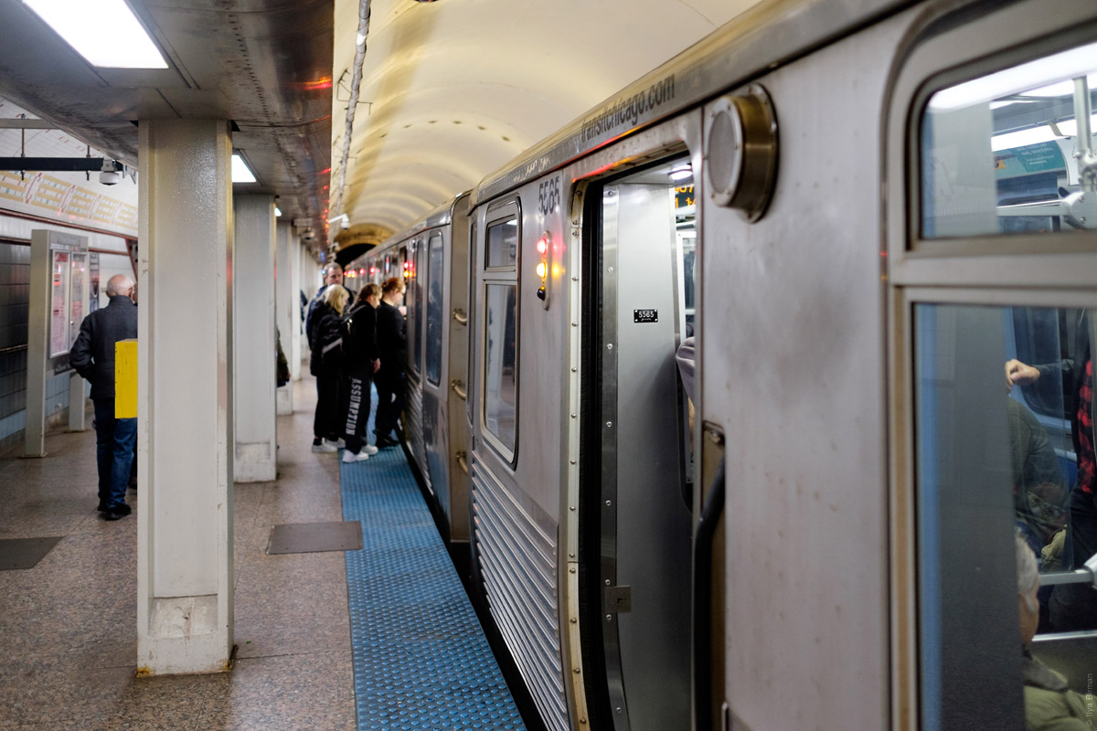 Поезда в метро Чикаго