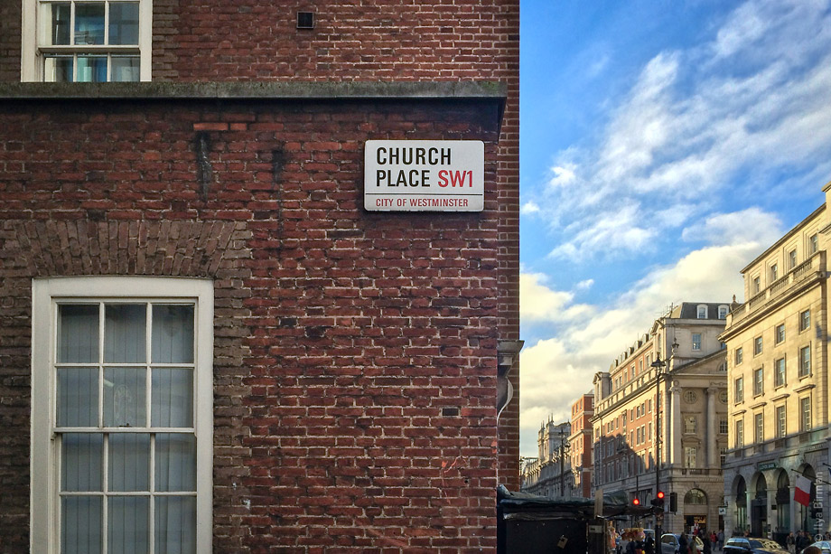 Уличные таблички Лондона. Church Place