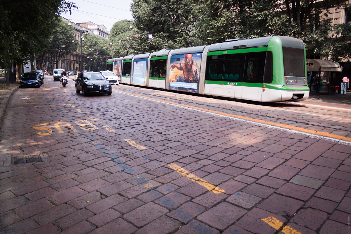 Трамвай с шестью гармошками в Милане