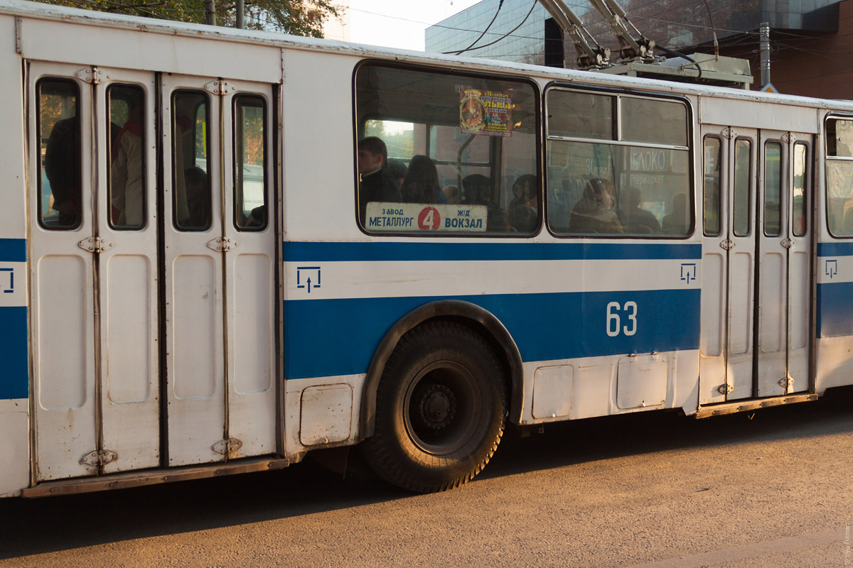 В Самаре на троллейбусной табличке используют обалденный шрифт вместо трафарета