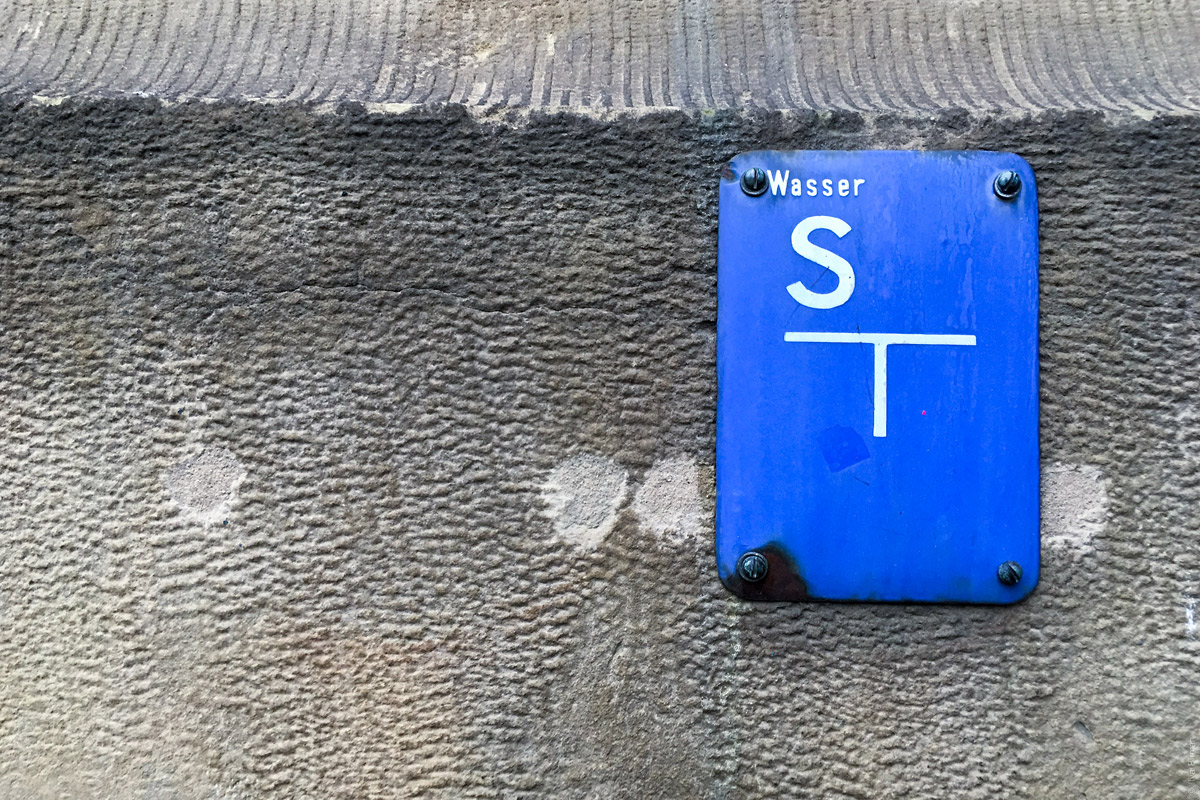 Табличка про воду в Штутгарте