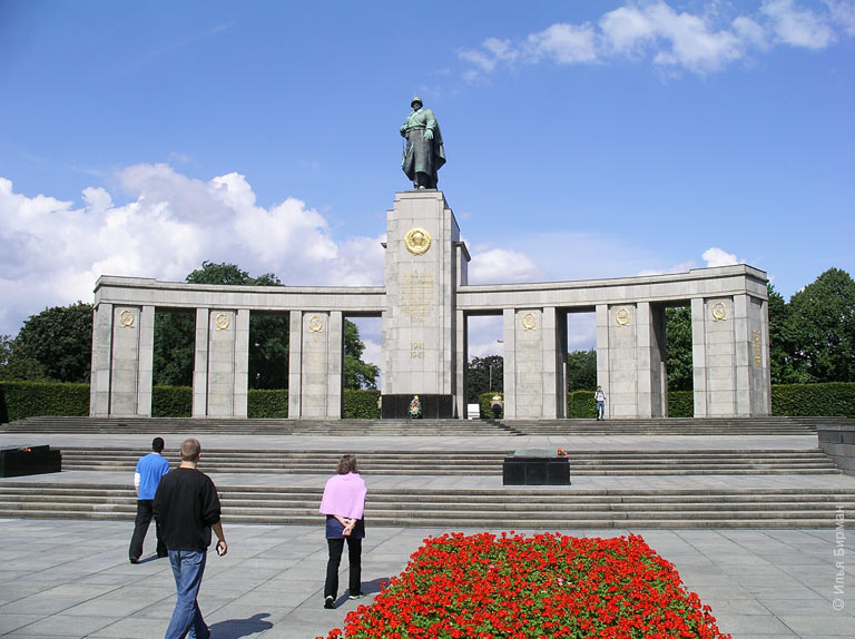 Памятник павшим в боях с немецко-фашистскими захватчиками