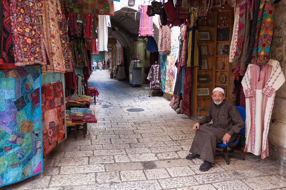 Половина улиц старого города в Иерусалиме — под крышами