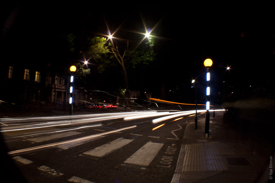 Ночная подсветка пешеходного перехода в Лондоне