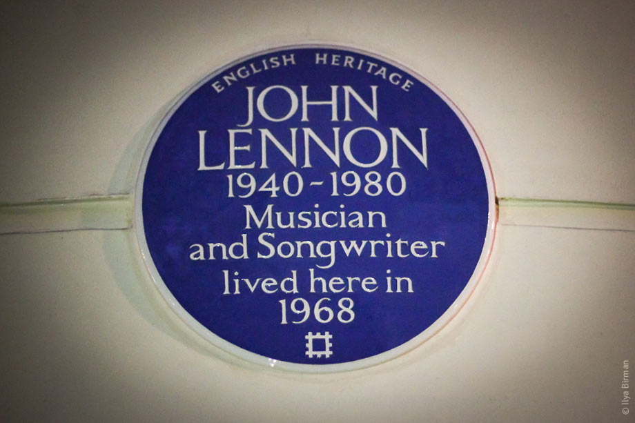 Круглая мемориальная табличка Джона Леннона в Лондоне