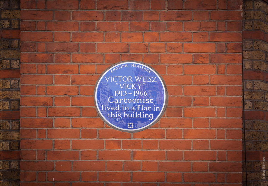 Круглая мемориальная табличка в Лондоне