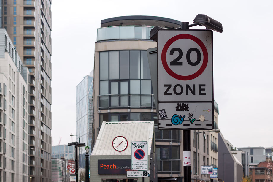 Знак ограничения скорости в Лондоне