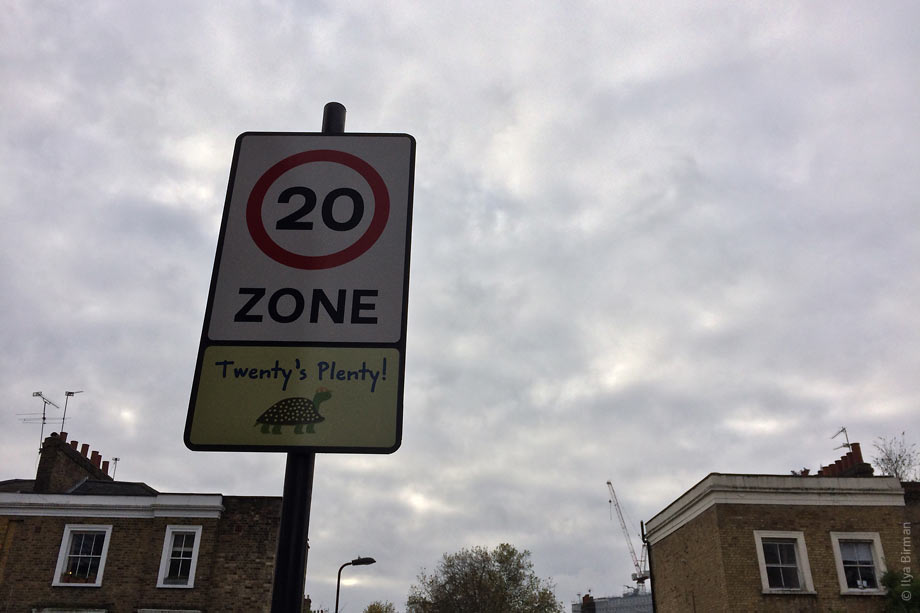 Знак ограничения скорости в Лондоне
