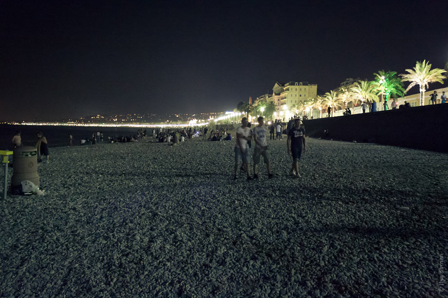 Ницианский пляж — галечный, но бесплатный и с пресными душами