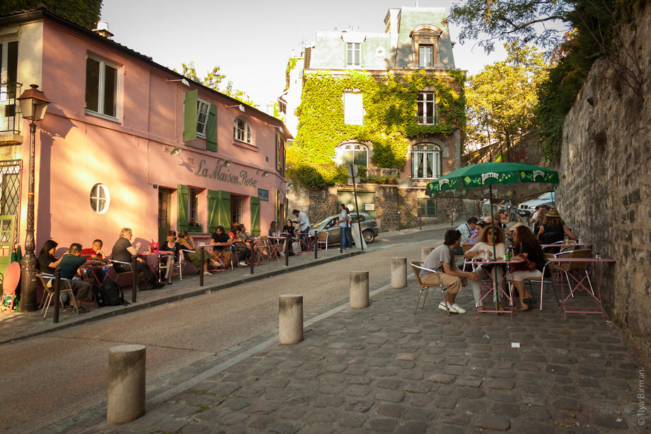 Летние столики кафешек в Париже