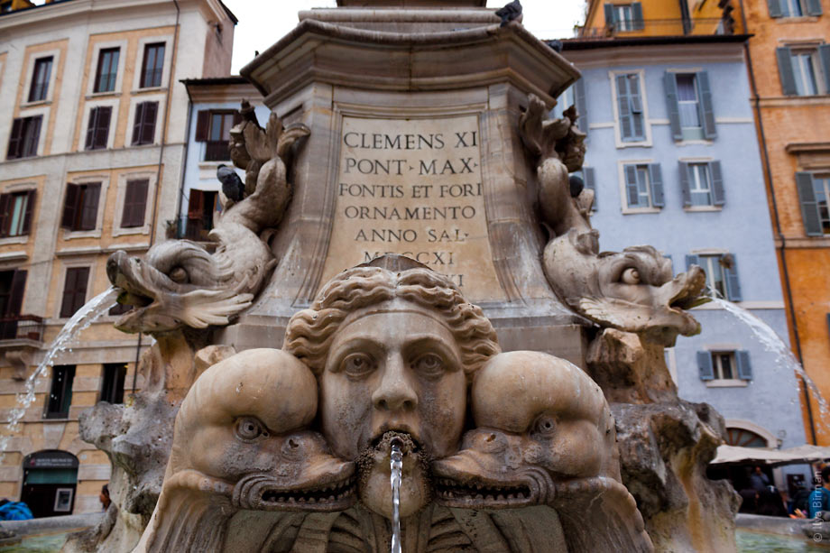 Половина римских фонтанов — блюющие