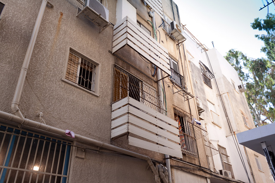 Балконы в Тель-Авиве порой ненастоящие