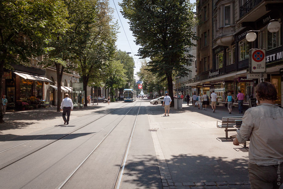 Проезжая часть и тротуар — на одном уровне в Цюрихе